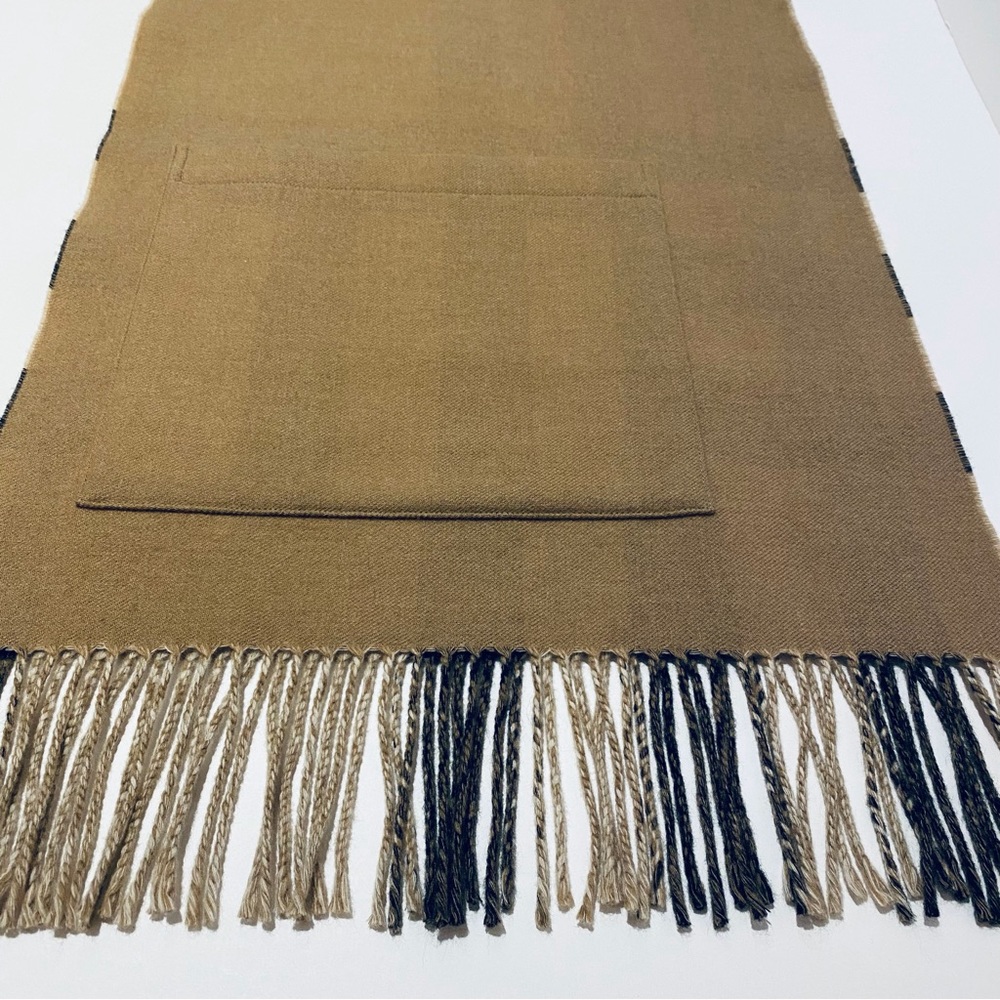 BURBERRY ST. HELEN REVERSIBLE POCKETS SCARF / WRAP. - Picture 7 of 9